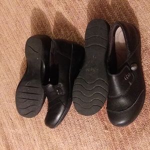 2 pair clarks black slip on shoes